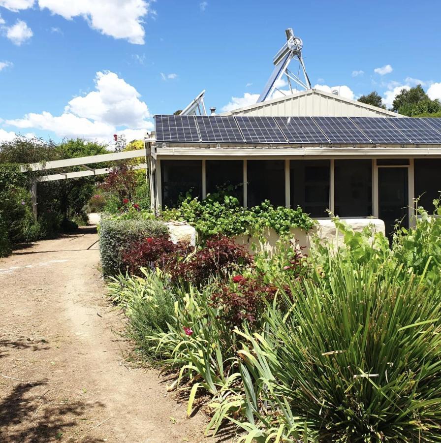 Strawbale Cottage - Wingspread Garden Strath Creek Екстер'єр фото