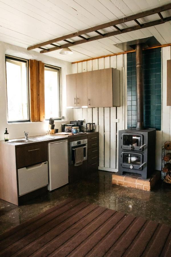 Strawbale Cottage - Wingspread Garden Strath Creek Екстер'єр фото